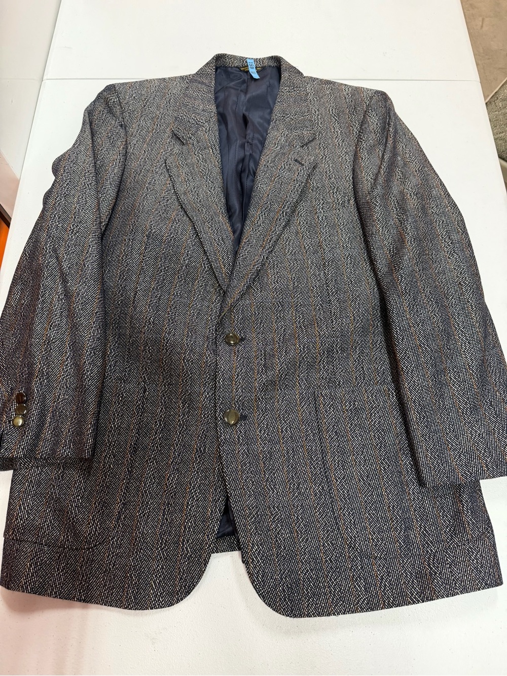 Vintage Bartolini Men’s 42R Silk Wool Herringbone Sport Coat Hal’s Encino
B341